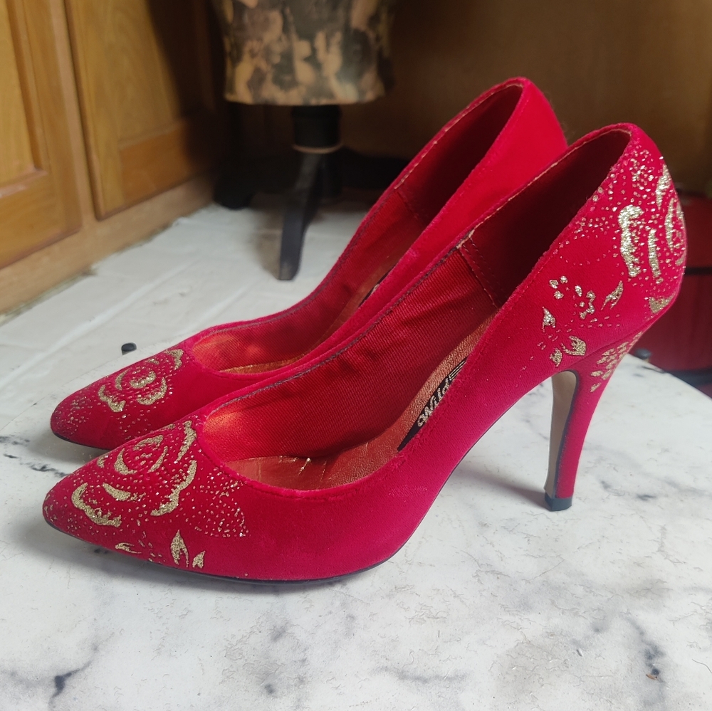 Vintage Wild Nights Rare RED Velvet High Heels Excellent Condition 7.5B #038